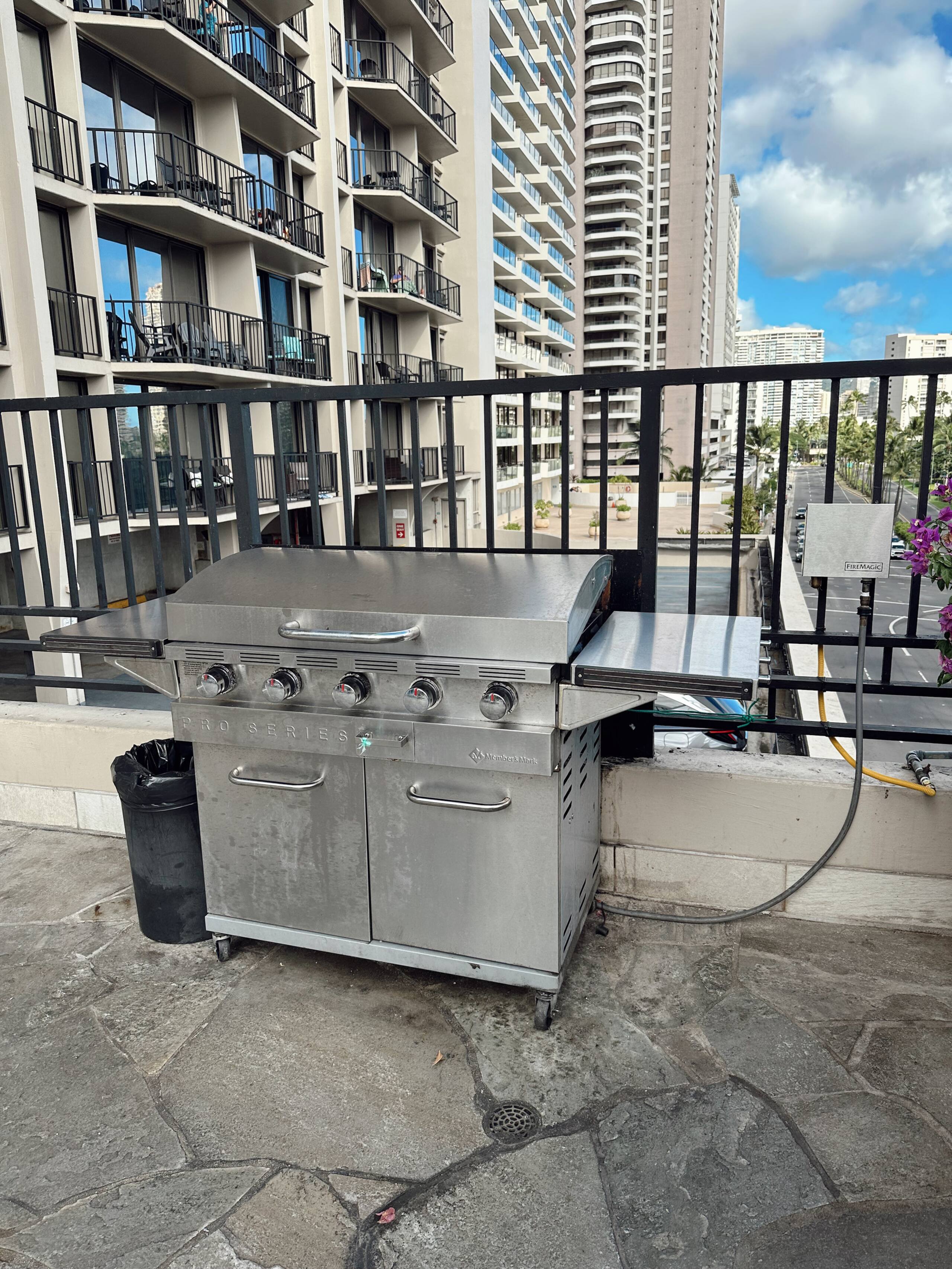 Condo in Honolulu · ★4.71 · Studio · 1 bed · 1 private bath - Image 29