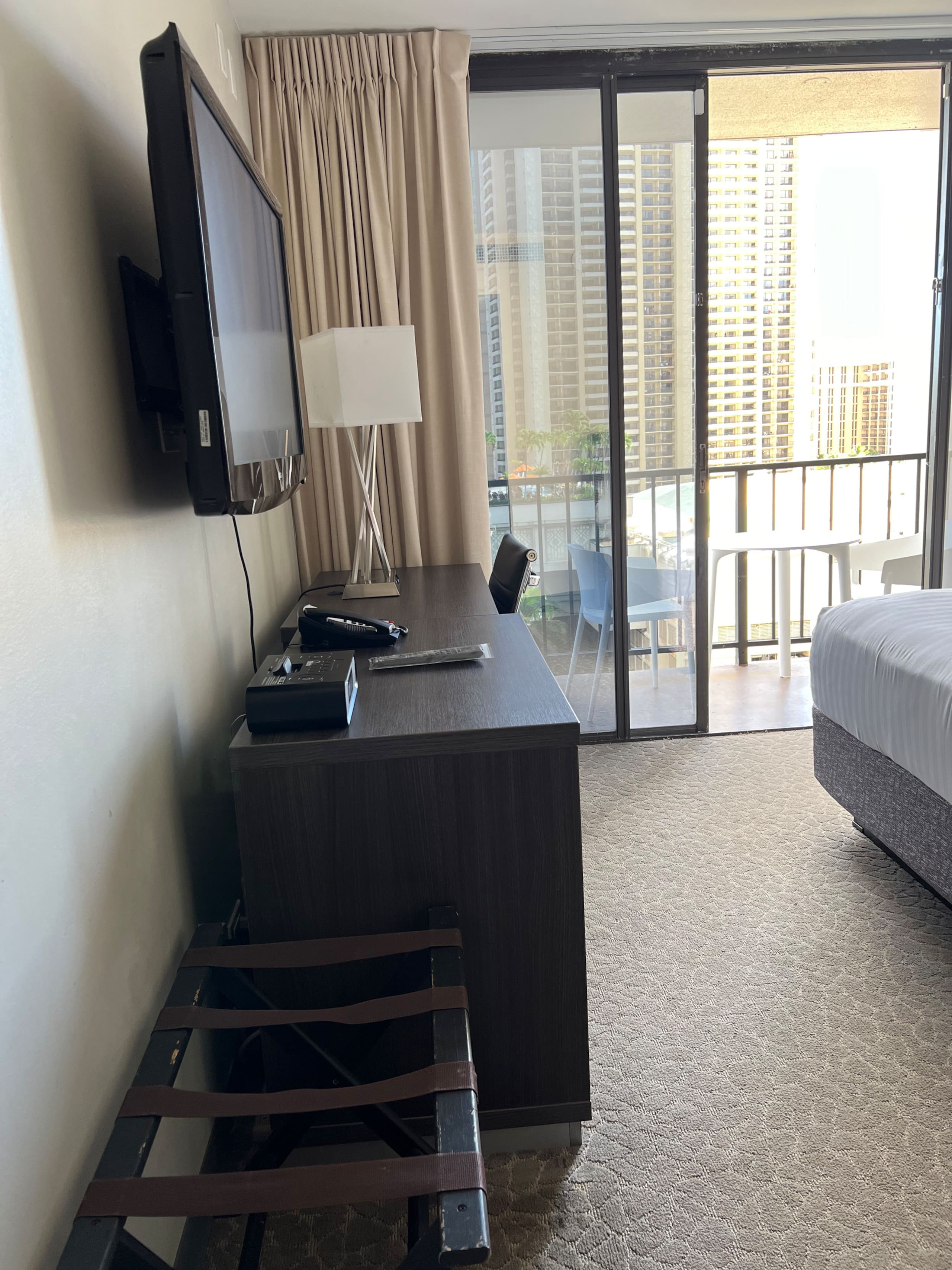 Condo in Honolulu · ★4.71 · Studio · 1 bed · 1 private bath - Image 8