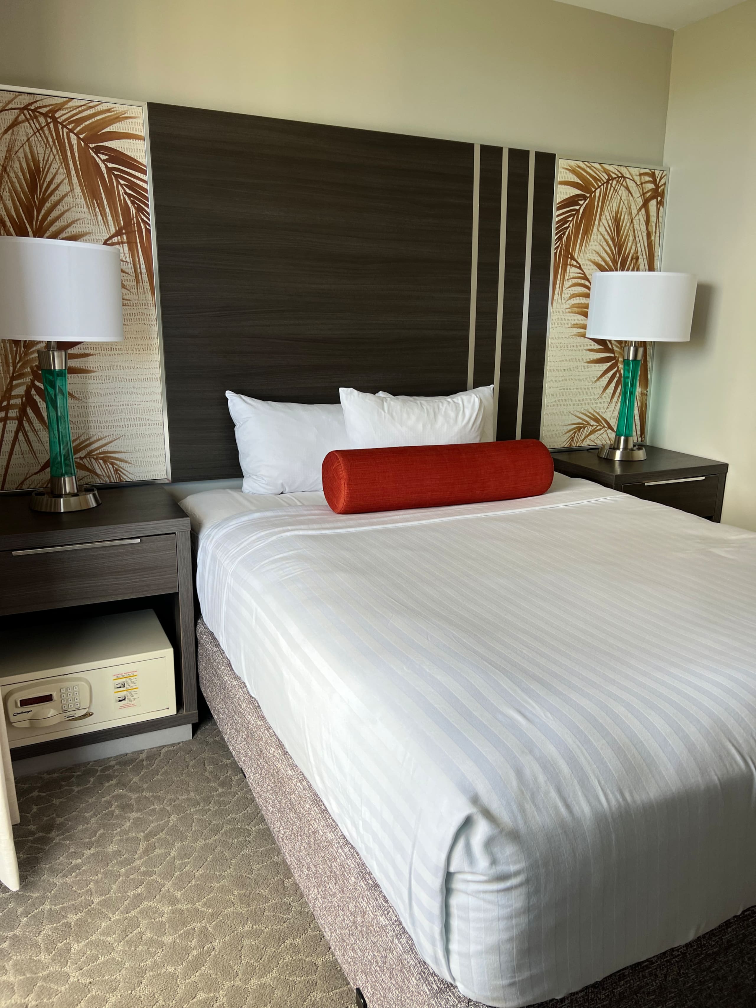 Condo in Honolulu · ★4.71 · Studio · 1 bed · 1 private bath - Image 7