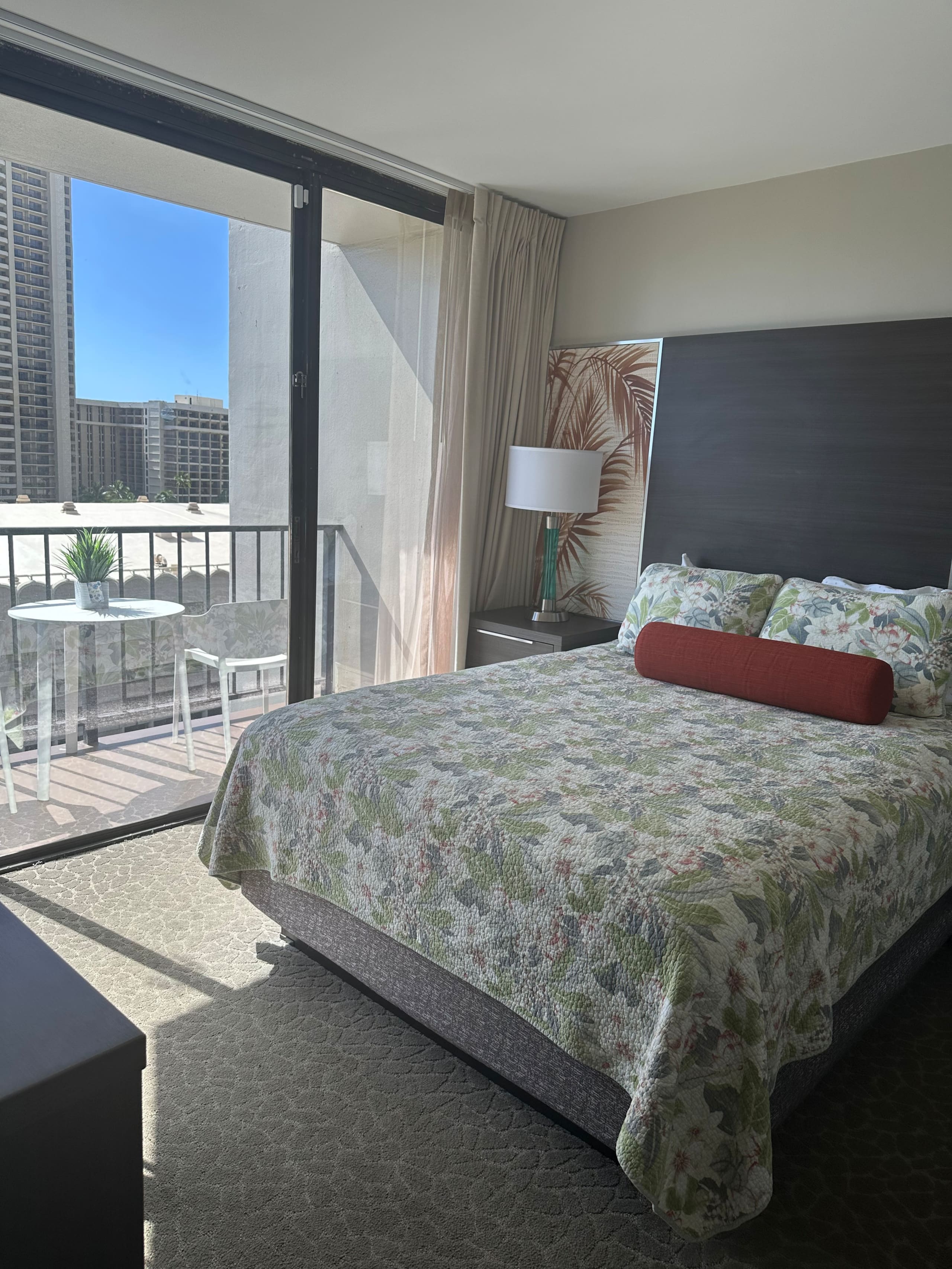 Condo in Honolulu · ★4.71 · Studio · 1 bed · 1 private bath - Image 11