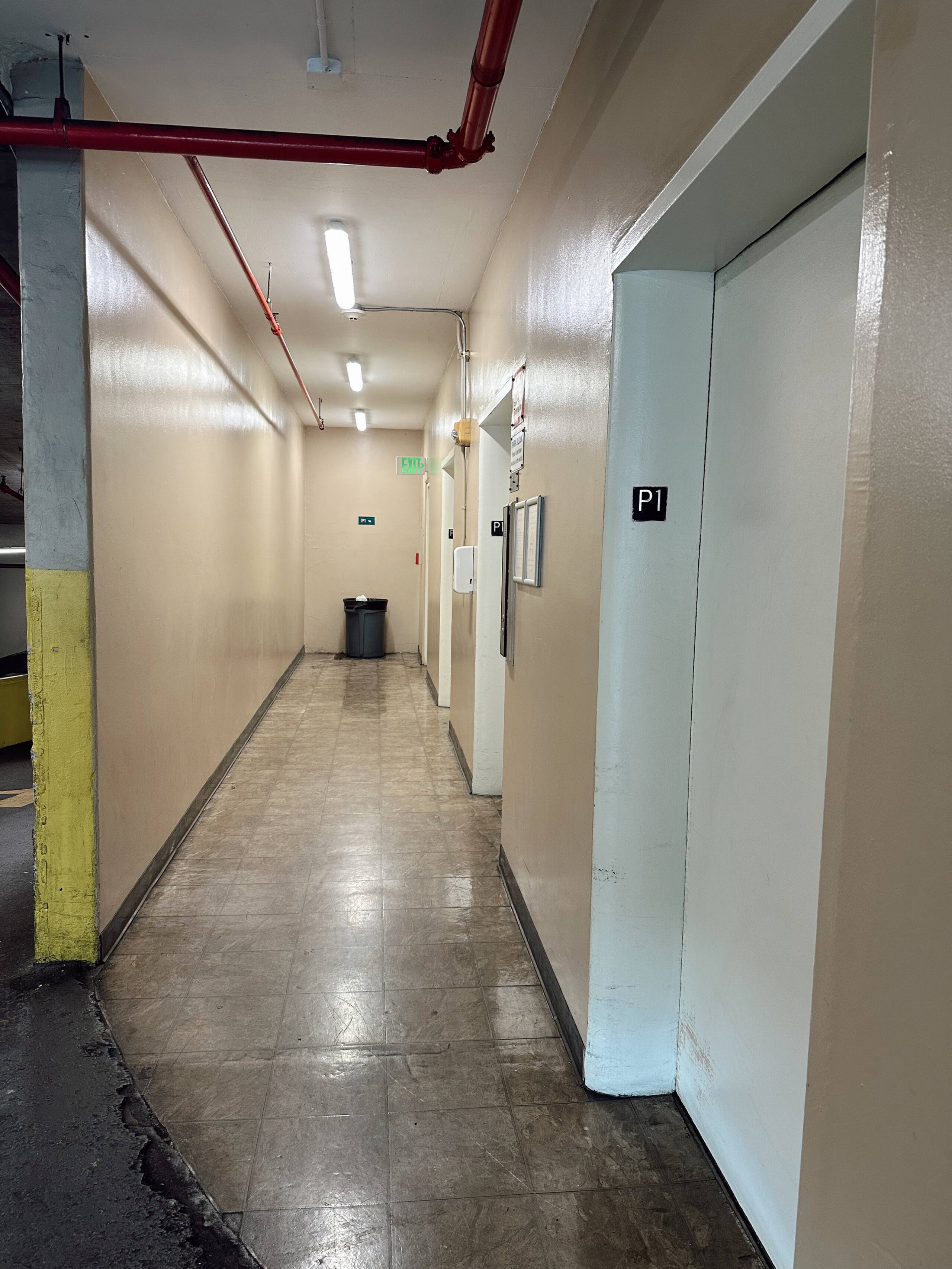 Condo in Honolulu · ★4.71 · Studio · 1 bed · 1 private bath - Image 30