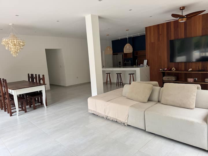 Casa Com Piscina E Churrasqueira | Pet Friendly - Ilhabela