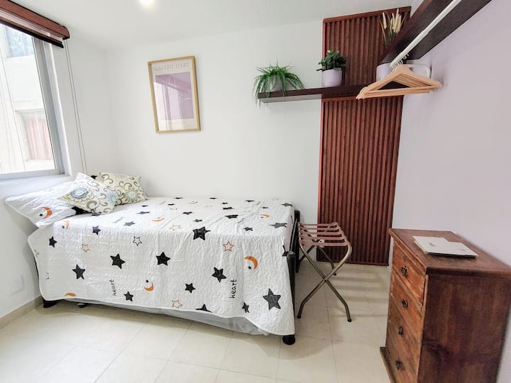 En cada rincón de nuestro hogar, encontramos un refugio de paz. ✨ Este pequeño espacio me inspira a soñar en grande. 