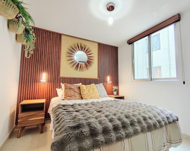 Cuando tu cama es tan acogedora que podrías vivir aquí para siempre...️✨ ¿Quién más se siente así?  #DormitorioDeSueños 