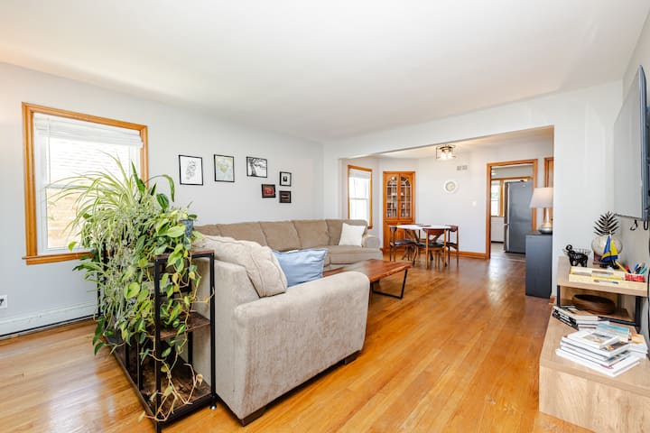 Full Home In Quiet Neighborhood - Milwaukee