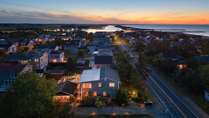 Lewes steps to beach, hot tub, games, 6 bedroom