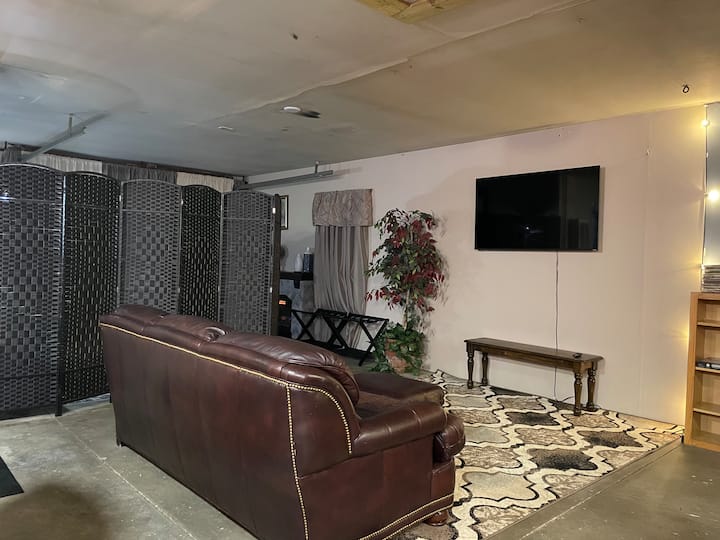 Man Cave Meets, She Shed. New King Bed - Abilene, KS