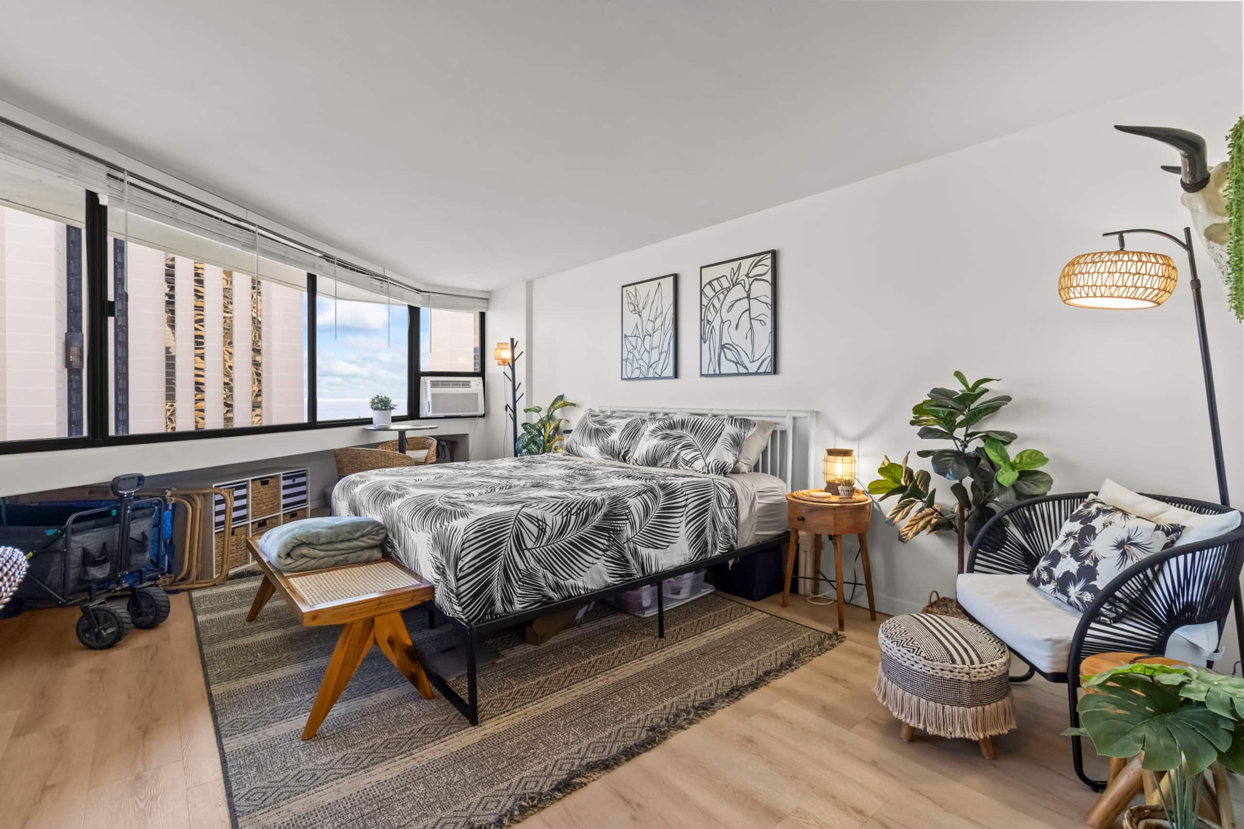 Oceanview Freshly Renovated+Free Parking+WiFi! - Image 4