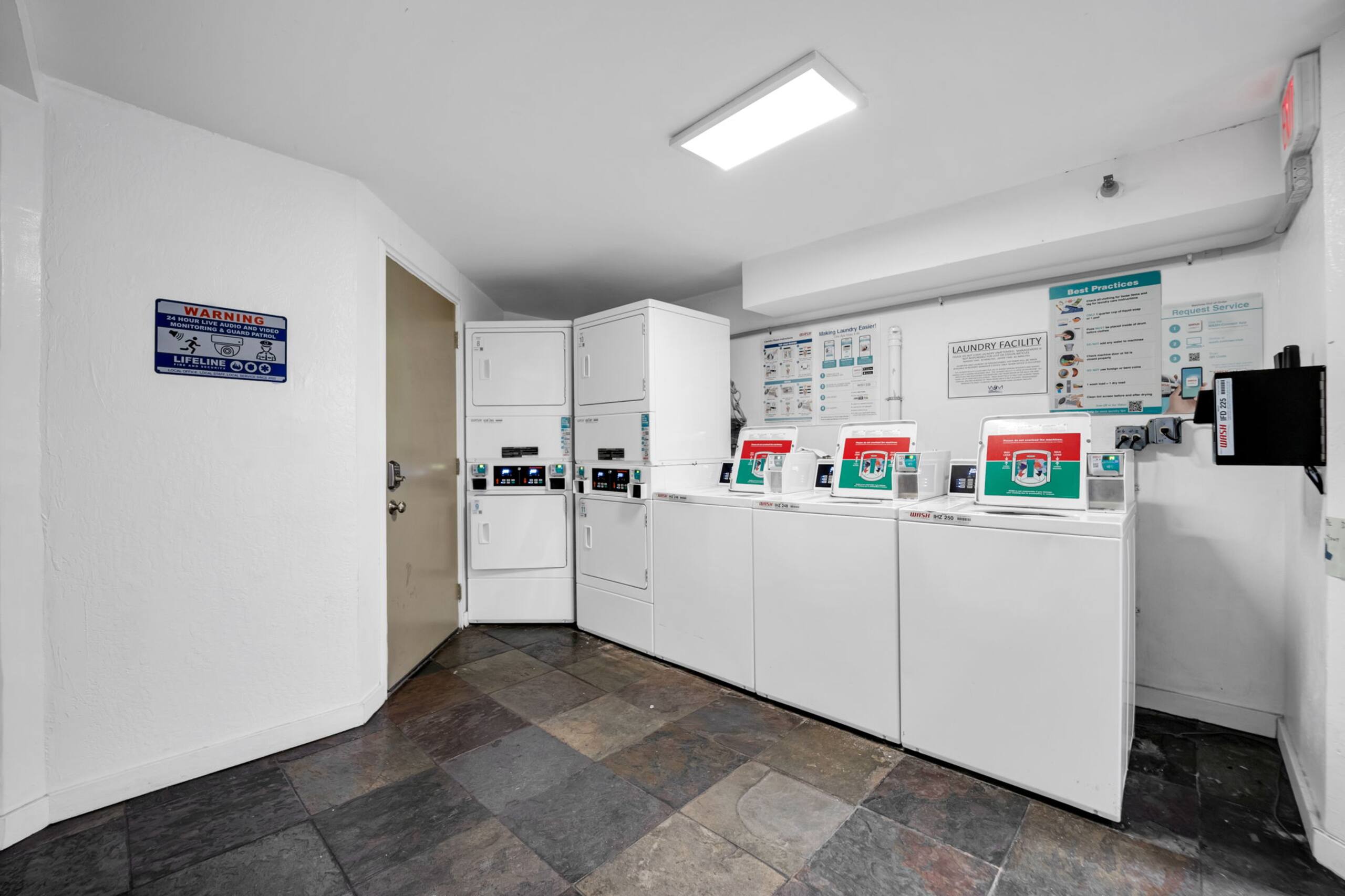 Oceanview Freshly Renovated+Free Parking+WiFi! - Image 28