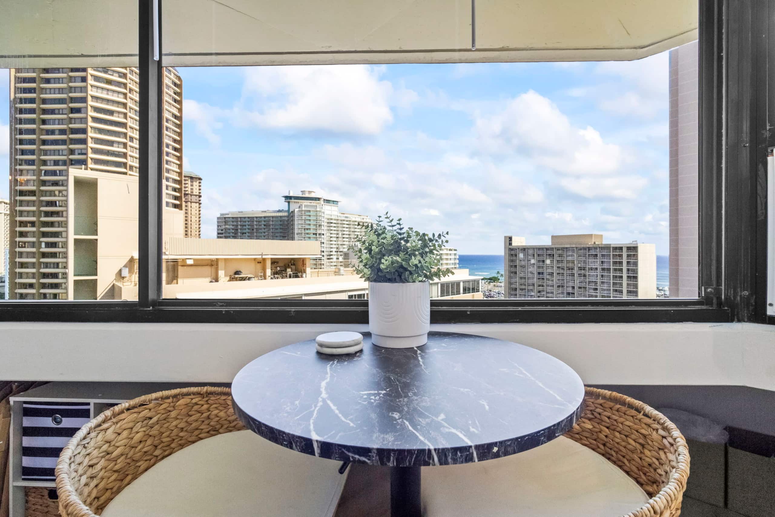 Oceanview Freshly Renovated+Free Parking+WiFi! - Image 14