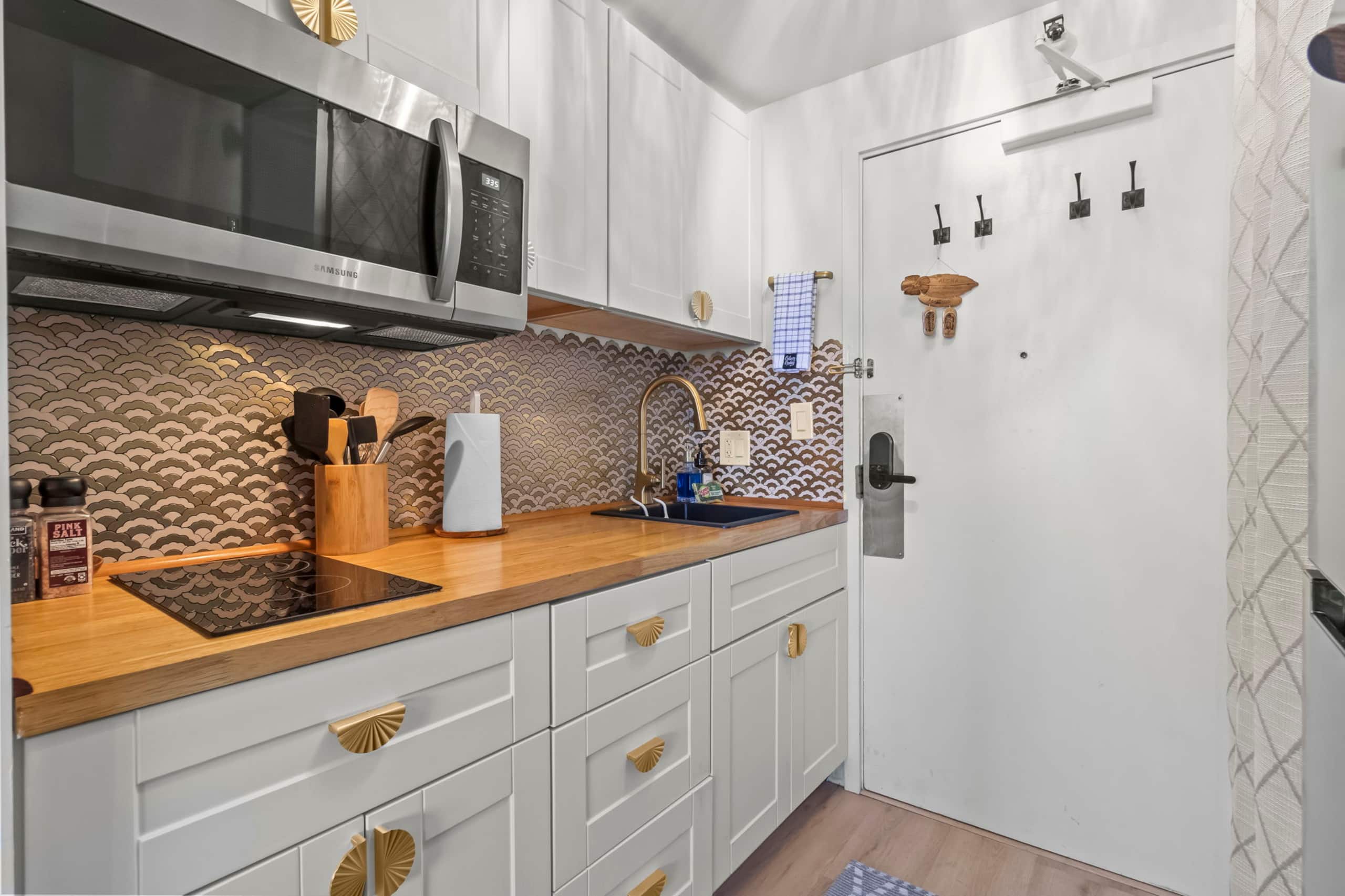 Oceanview Freshly Renovated+Free Parking+WiFi! - Image 6