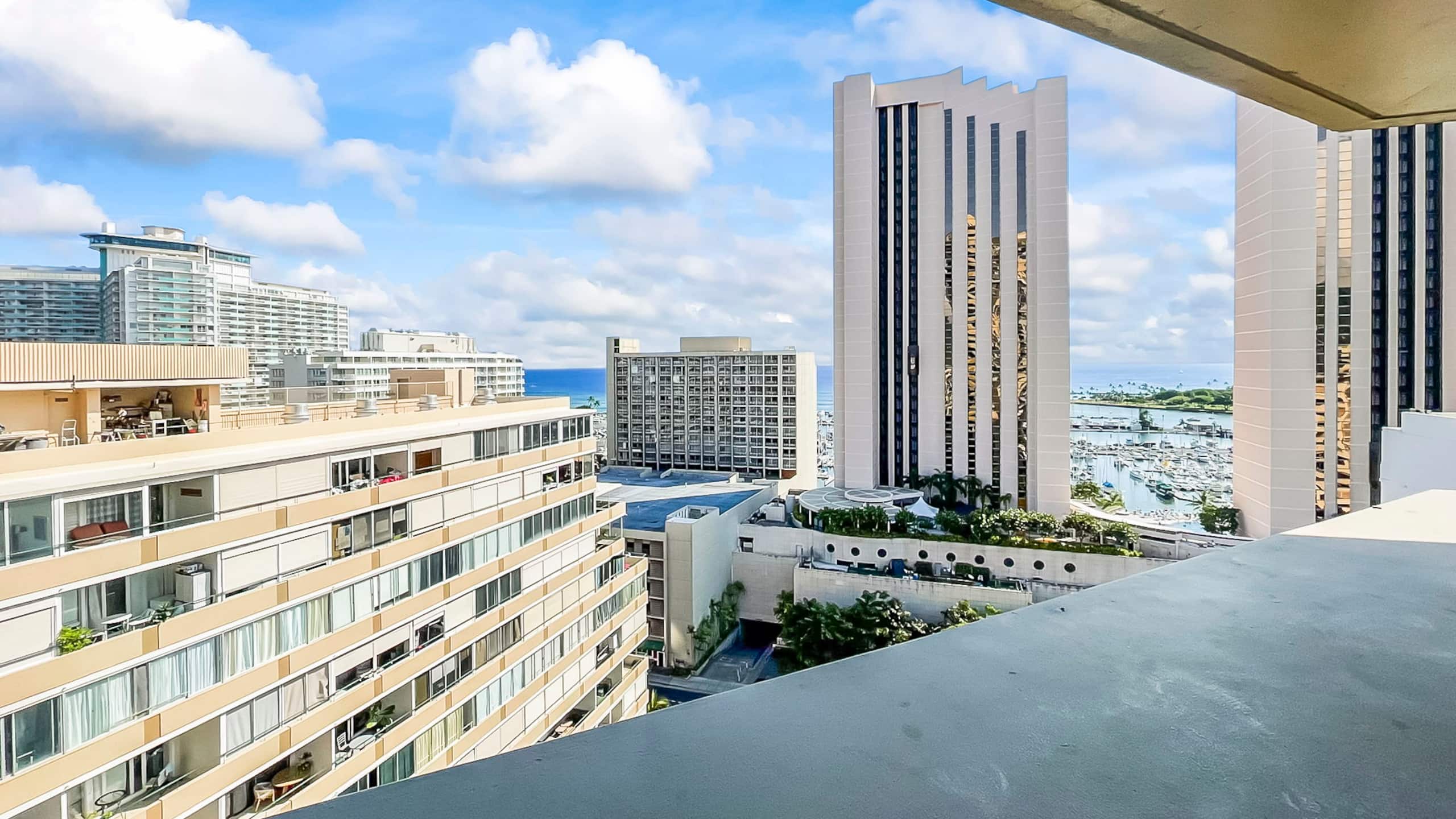 Oceanview Freshly Renovated+Free Parking+WiFi! - Image 3