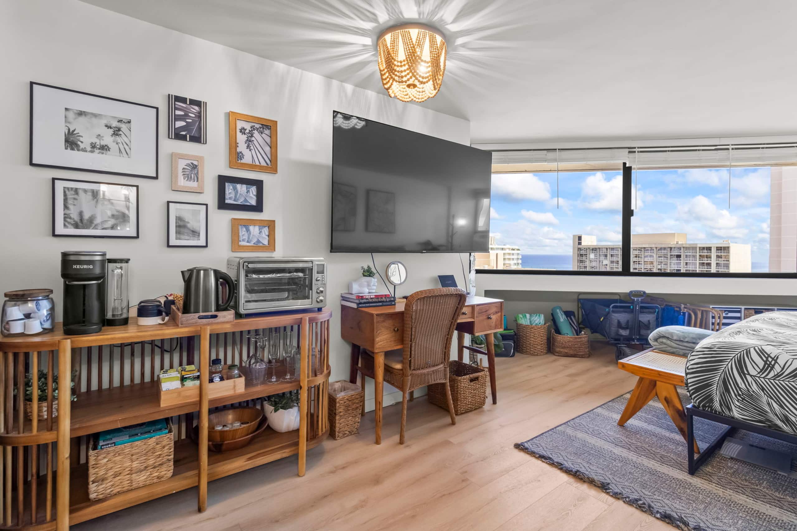Oceanview Freshly Renovated+Free Parking+WiFi! - Image 10