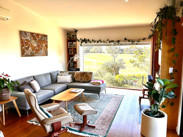 Family Stay Close To Golf & Surf, Pet Friendly