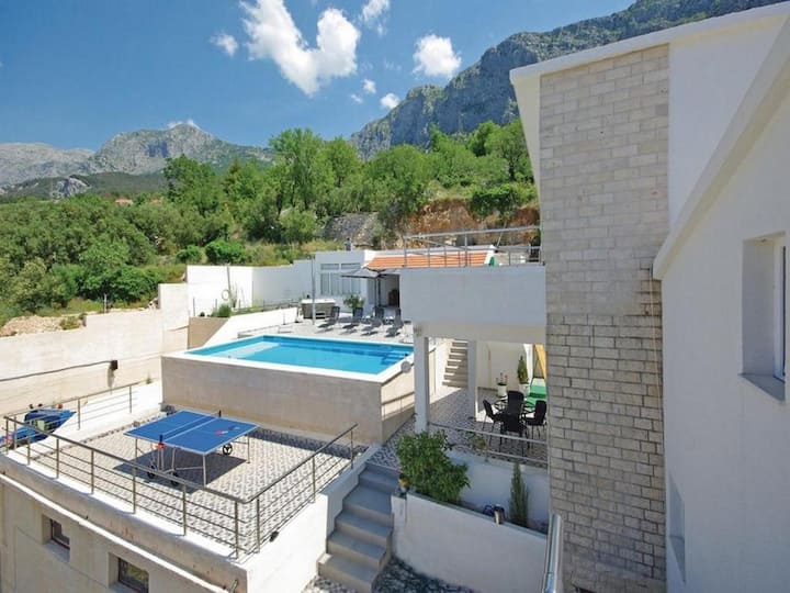 Relaxing Villa With Swimming Pool, Jacuzzi - Tučepi
