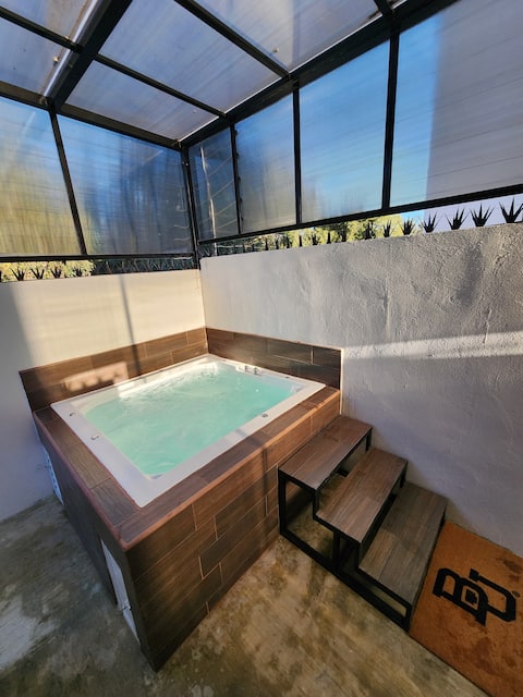 Tranquility, pool and jacuzzi for up to 11 people