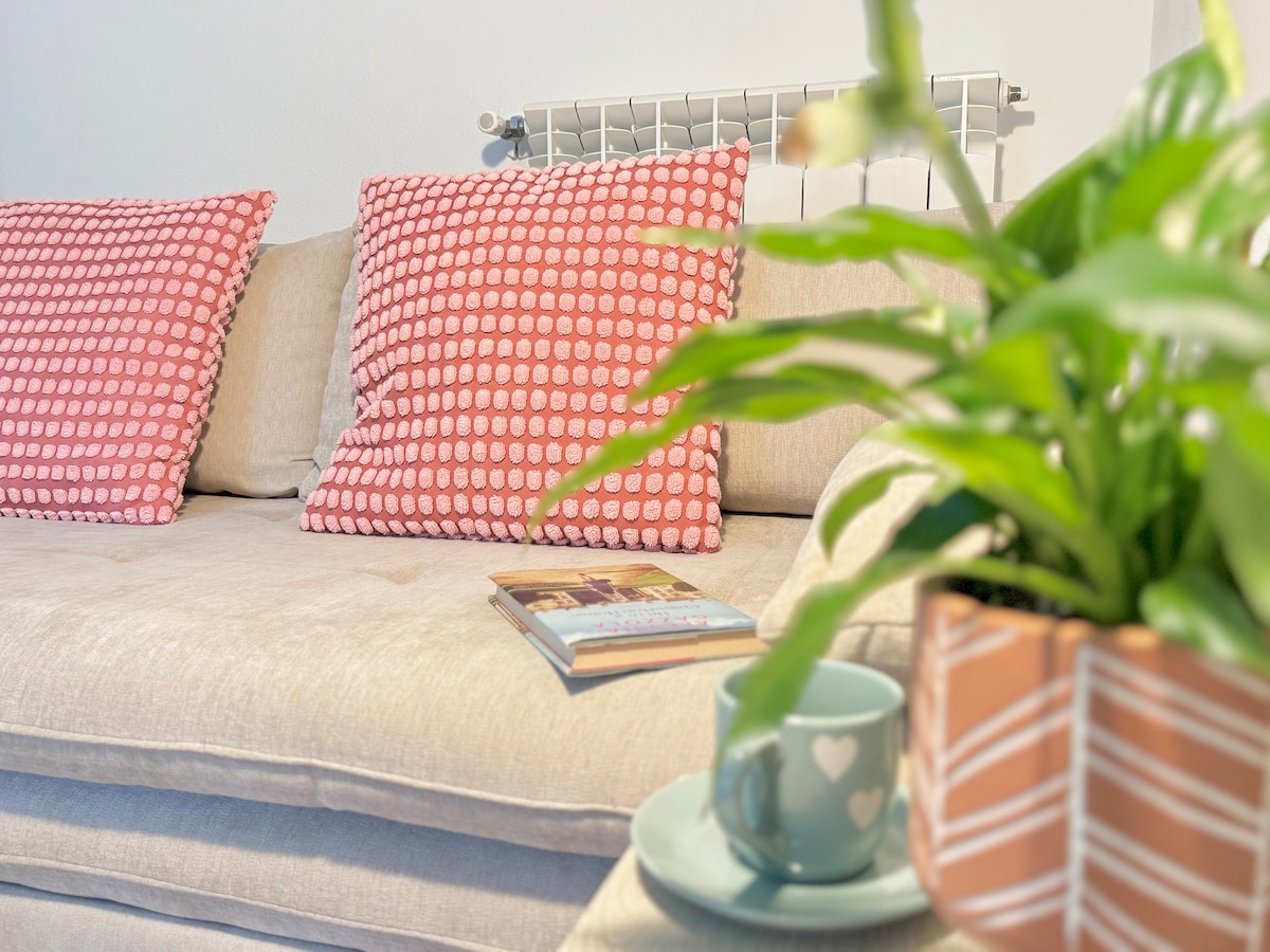 Popular Airbnb listing: Charming 2-bedrooms apartment + garden and parking in Imperia