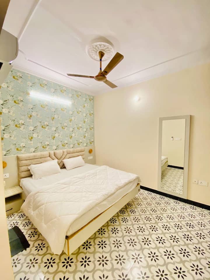 Prostrane, udobne i opremljene privatnim utočištem - sobe za smještaje koji iznajmljuju smještaj redefiniraju udobnost.”