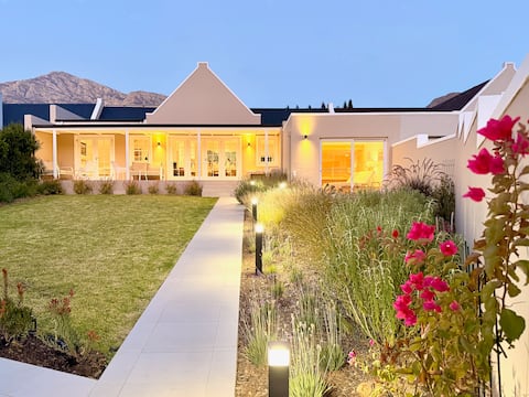 winelands living - house with sauna and pool