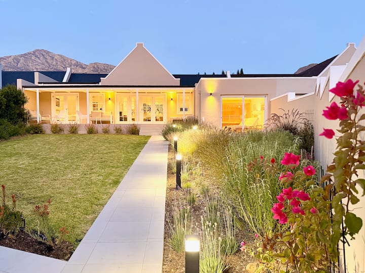 winelands living - house with sauna and pool