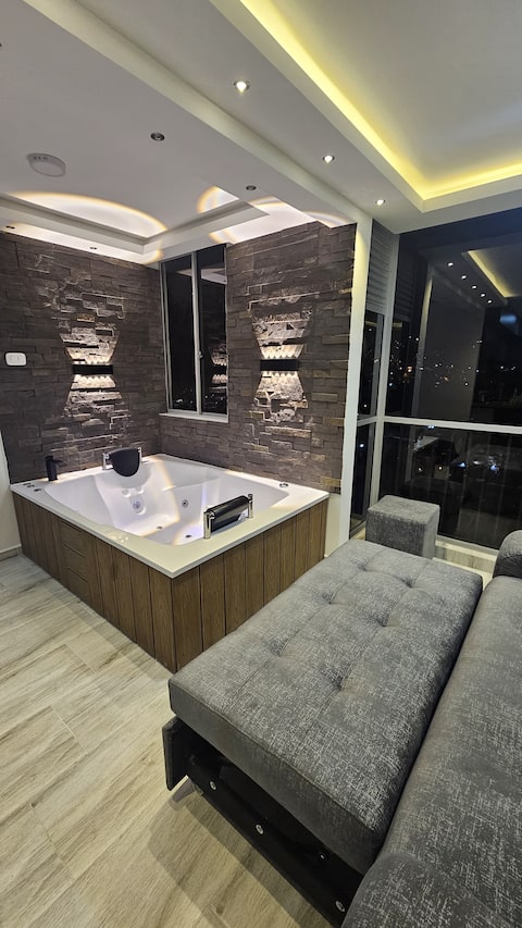 New apartment with private jacuzzi, water park, and a full bed