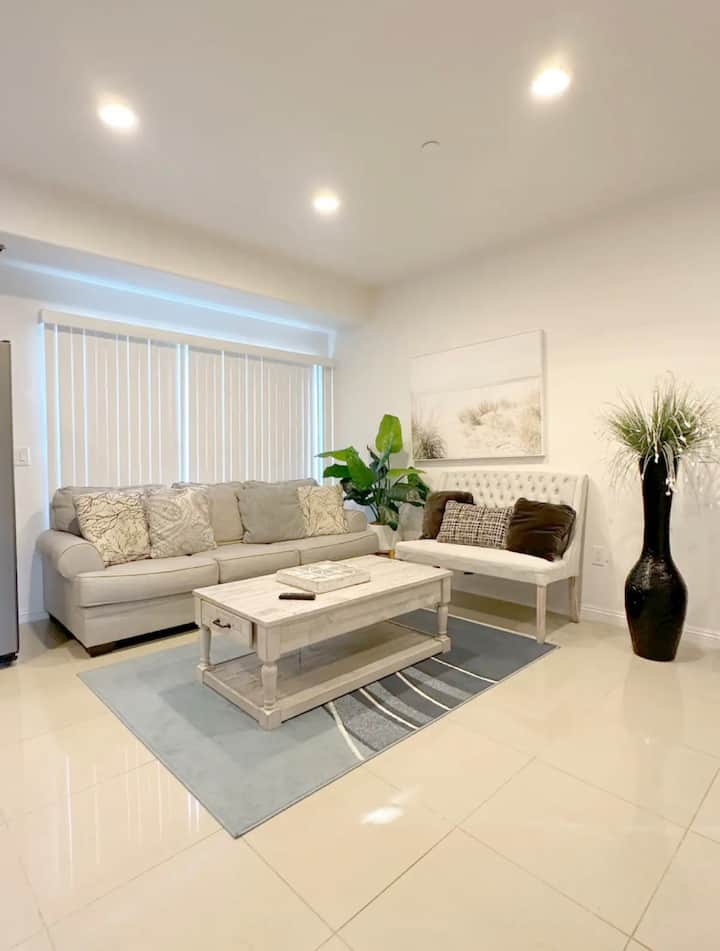 Sleep 18| Newly Remodeled Disneyland Home - Seal Beach, CA