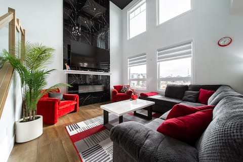 Popular Airbnb listing: Luxury 5 BR Pond view home sleeps 10-Central A/C in Edgemont