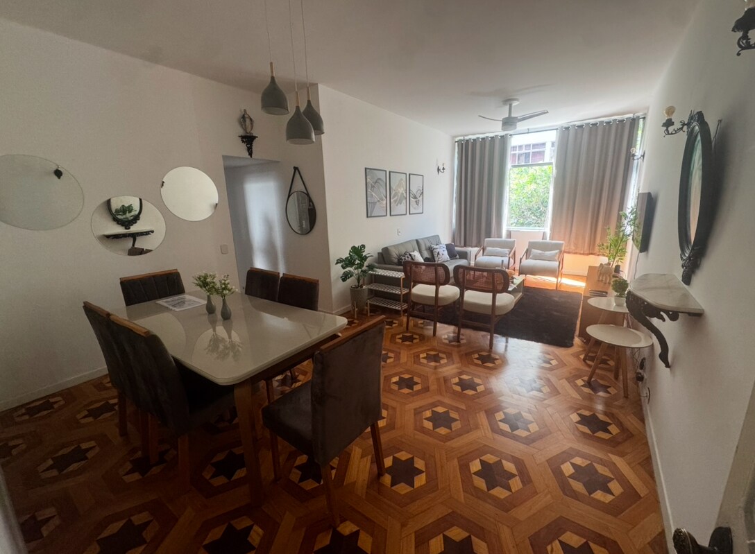 Popular Airbnb listing: Comfort, location, family, amenities, 4 guests in Copacabana