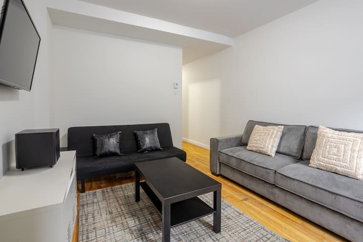 Spacious & Trendy 2br Heart Of Montreal - Montreal
