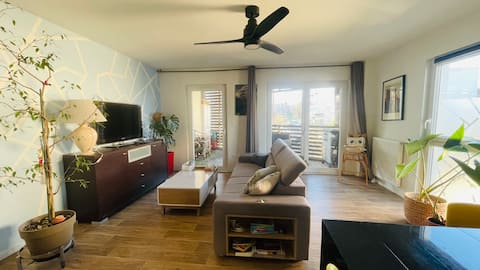 Successful Airbnb property: Cozy and bright apartment + parking and terrace in Dervallières Zola