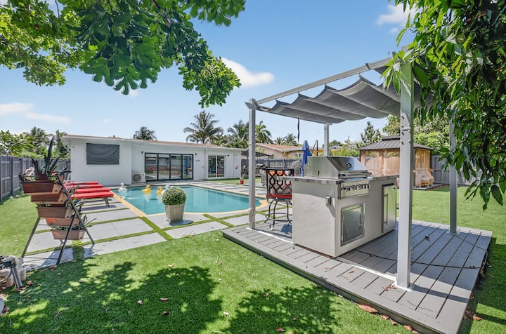 Modern Luxury Home, Pool, Walk To The Beach - Boynton Beach, FL