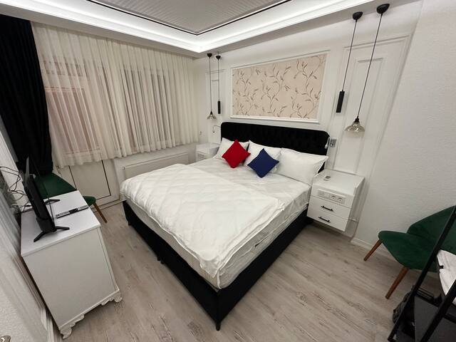 Stylish Flat with Turkish Hammam Near Blue Mosque gallery image 4