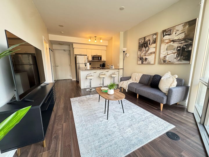 Brightly Lit Suite Centrally Located |Uoft|tmu - Toronto