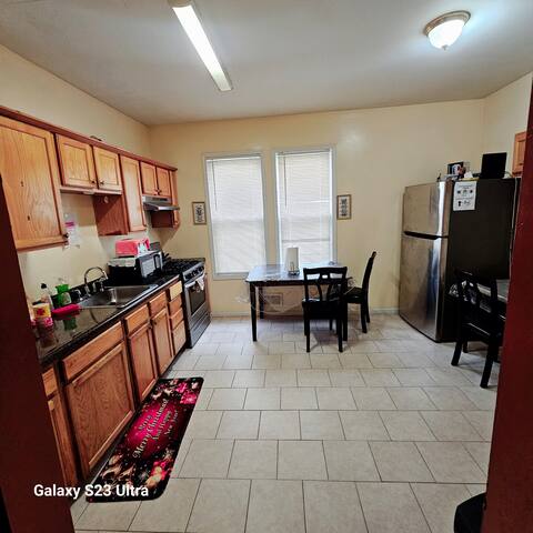 Spacious 4BR | 6 Queens + 1 King | 2 Bathrooms