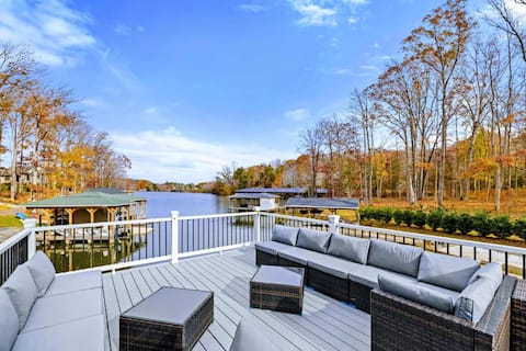 Lakefront Lake Anna with Cove, Dock, Deck, Hot Tub