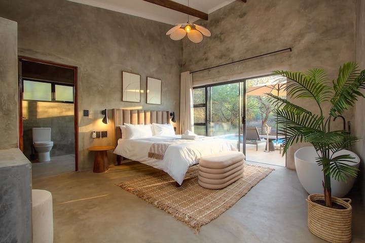 Spacious & Luxurious Airconditioned Master Bedroom With En-Suite Bathroom With Indoor & Outdoor Rain Showers, Free Standing Bathtub, Vanity & Lots Of Closet Space.