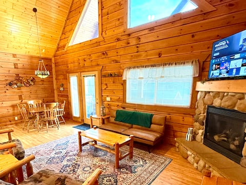 311 Upper Hilltop Loft Cabin with View & Fireplace