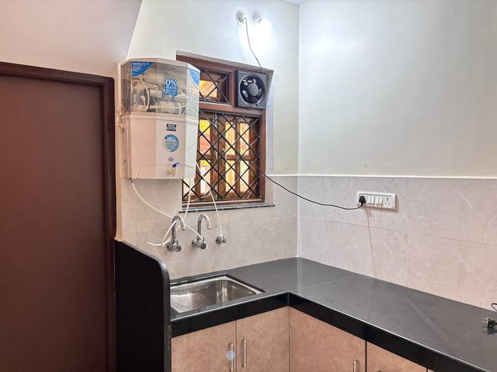 Full kitchen image 2