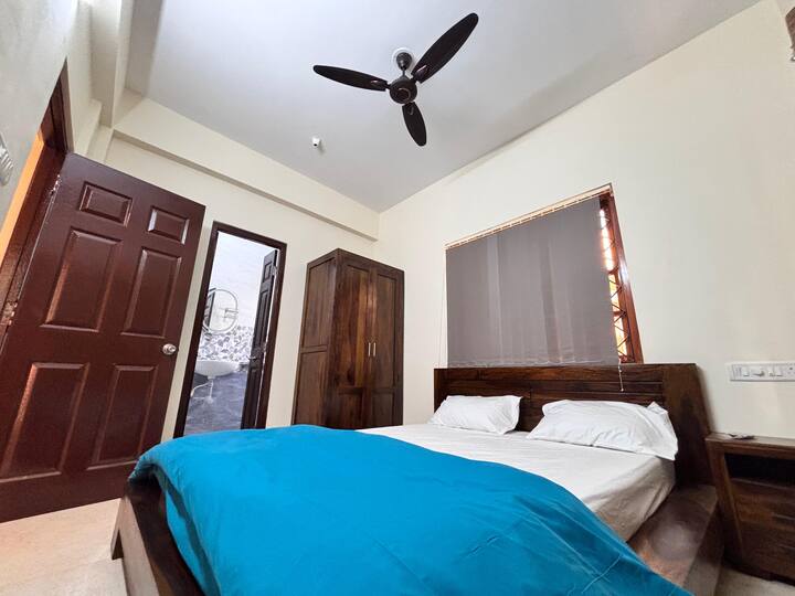 Bedroom 1 image 2
