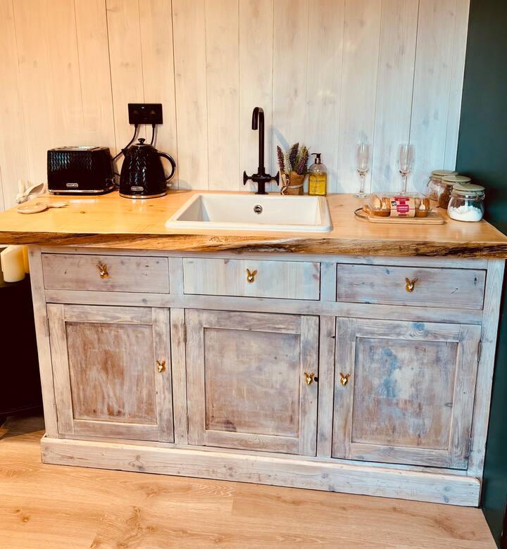 Hare's Hut: Cosy Rural Hideaway - Southbourne