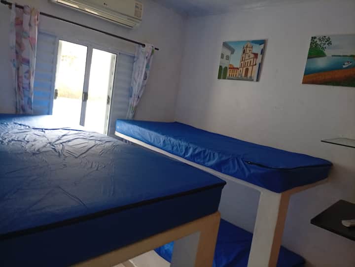 quarto com duas beliches