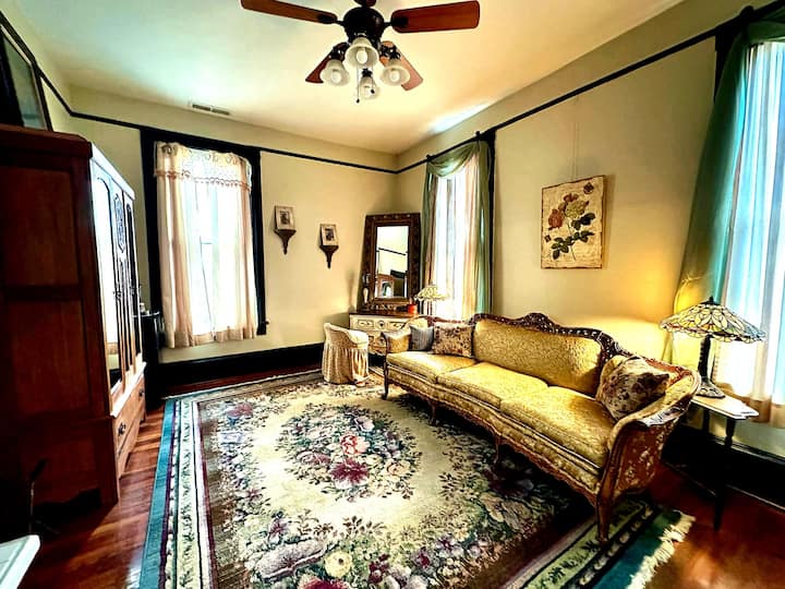 Balcony View Aptmnt ~ 2nd Flr W/private Entrance - Talladega, AL