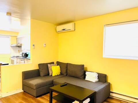 Top performing Airbnb: Entire Nice logement next Montréal in Le Vieux Longueuil