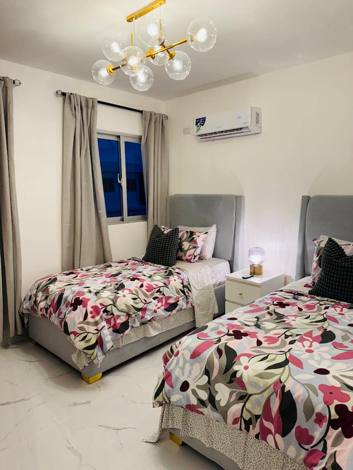 2 מיטות זוגיות עם ארון