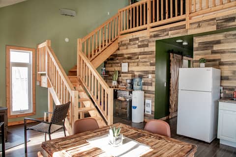 Treeline Cottage at Cowan Lake. Pet Friendly
