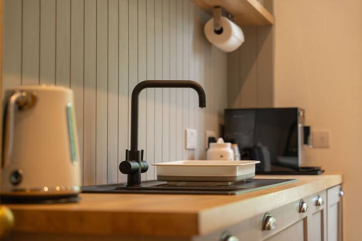 The Old Gardner’s Quarters – sleeps 2-6 gallery image 3