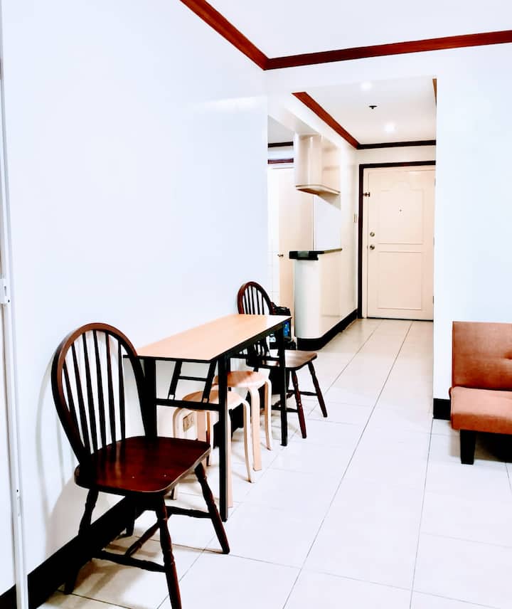 Makati Condo Palm Towers 3br, Balcony, Wifi - Manila