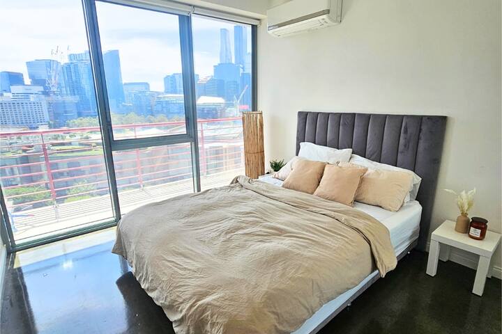 Голяма спалня с двойно легло