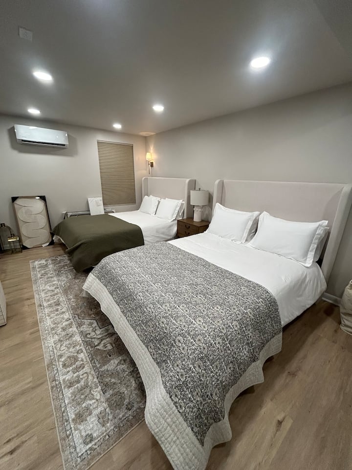 Walk to PMC, UPIKE, downtown•Apt 8