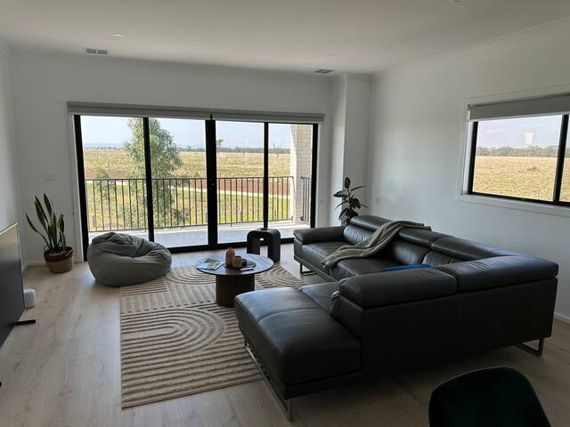 Tranquil, Golf, Forest, Mountains +Kangaroo views gallery image 2